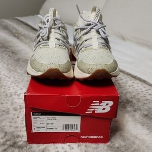 New Balance Tekela in Cream and Brown